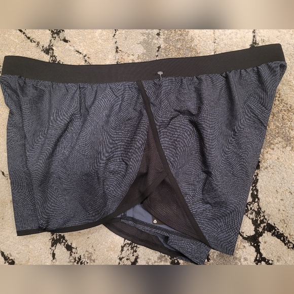 Under Armour Black Athletic Shorts Lightweight Performance - Picture 2 of 7